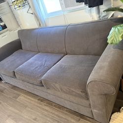 Queen Size Pull-Out Couch
