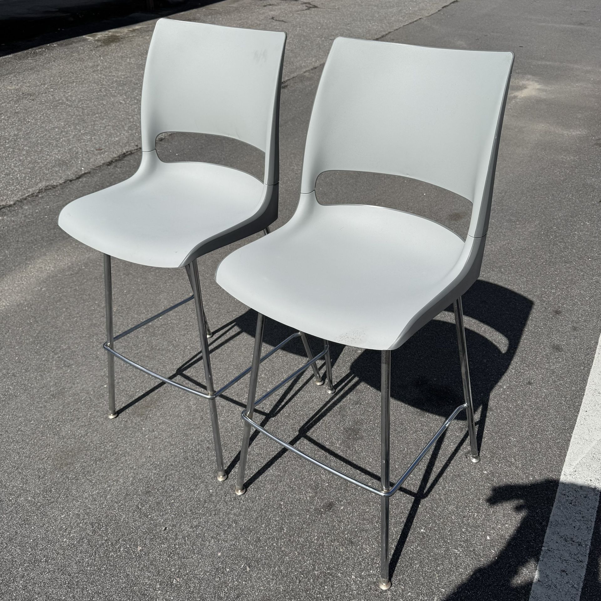 Pair of KI Doni Stools – Great for Office or Café Seating