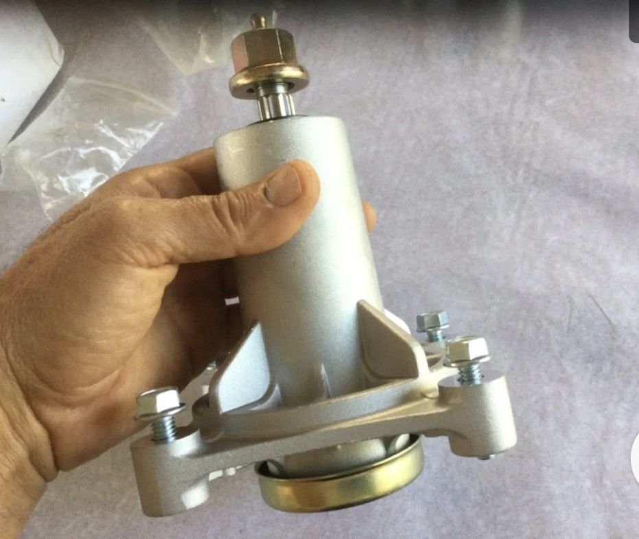 HUSQVARNA SPINDLE ASSEMBLY