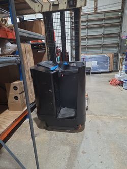 Electric Stand-Up Reach Forklift