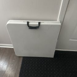 2 Folding Tables 