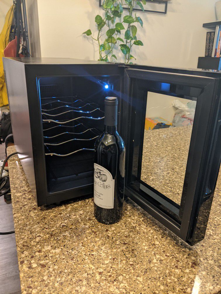 Magic Chef 6-bottle Wine Cooler - New 