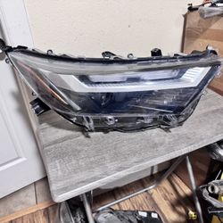 2022 To 2024 TOYOTA RAV 4 RH HEADLIGHT