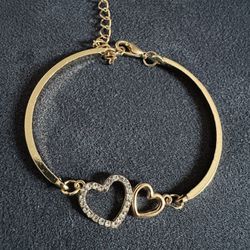 Gold heart bracelet