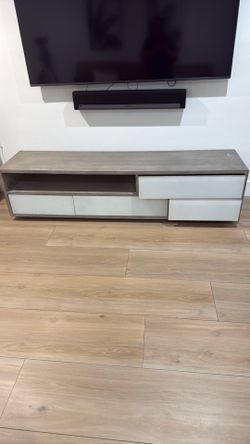 Low entertainment center