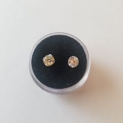 1 Ct Total weight  Moissanite 