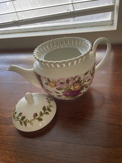 Old County Roses Tea Pot