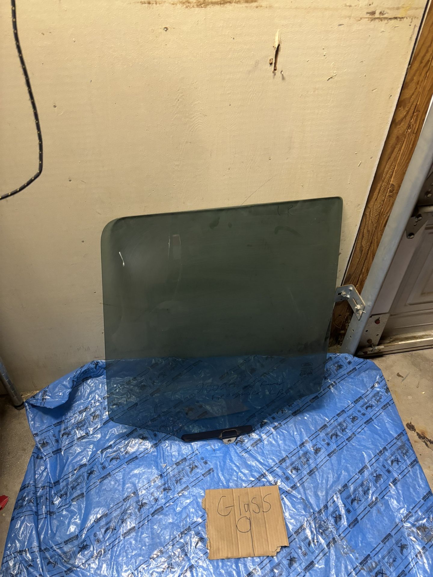 2002-2005 LandRover Freelander Left Rear Door Glass OEM 43R-007028