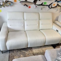 Like New Leather Electric Dual Reclining Couch With Electric Headrests And Dual USB 
