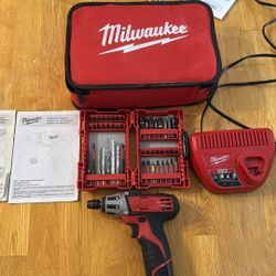 M12 12V Lithium-Ion Cordless 1/4 in. Hex Screwdriver Kit with One 1.5Ah Battery, Charger and Tool Bag