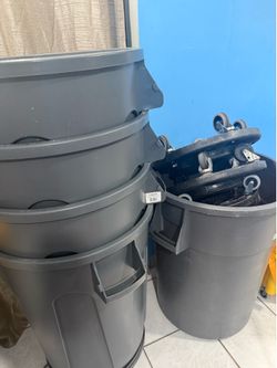 Trash can with wheels