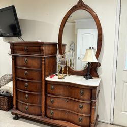 Dresser / Mirror Set