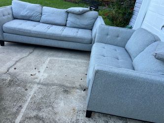 Sofa sectional it’s for 3+ 2 people ,it’s 2 pieces ,