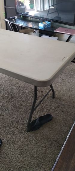 Mesa De Plástico De 8 Pies  Está Bien 