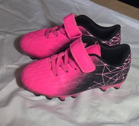 US Size 9 Kids Soccer Cleats. Mfg, Deja Tu Huella.
