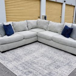 SECTIONAL 109” X 113” 