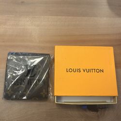 Louis Vuitton Wallet SEND OFFERS