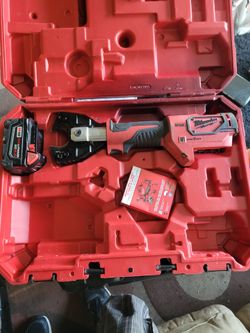 Milwaukee M18 Cordless Cable Cutter Kit