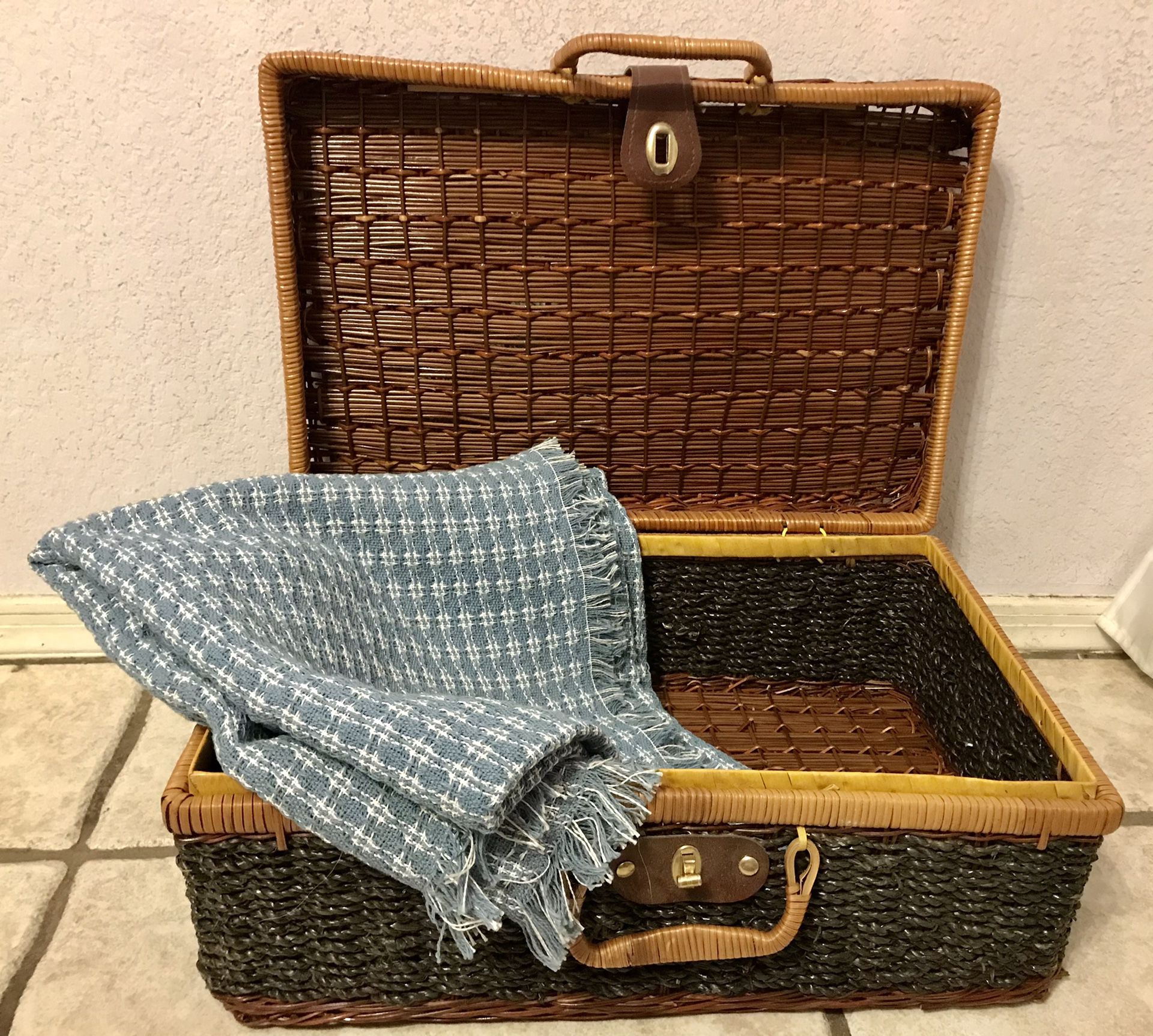 Wicker picnic basket and blanket