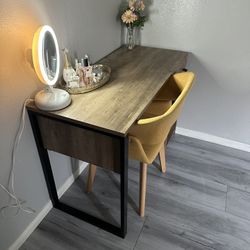 Vanity/ Table   And Chair ,  Vanity Incluye Silla