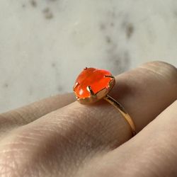 Vintage 1975 Heart Gold tone Ring with faux bright neon Orange Gemstone Sz 6.5