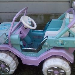 Little Girl Frozen Toy Ride In Battery Powered Vehicle 