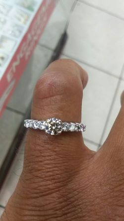 18K WHITE GOLD RING 1ct total Diamonds 3.1 grams