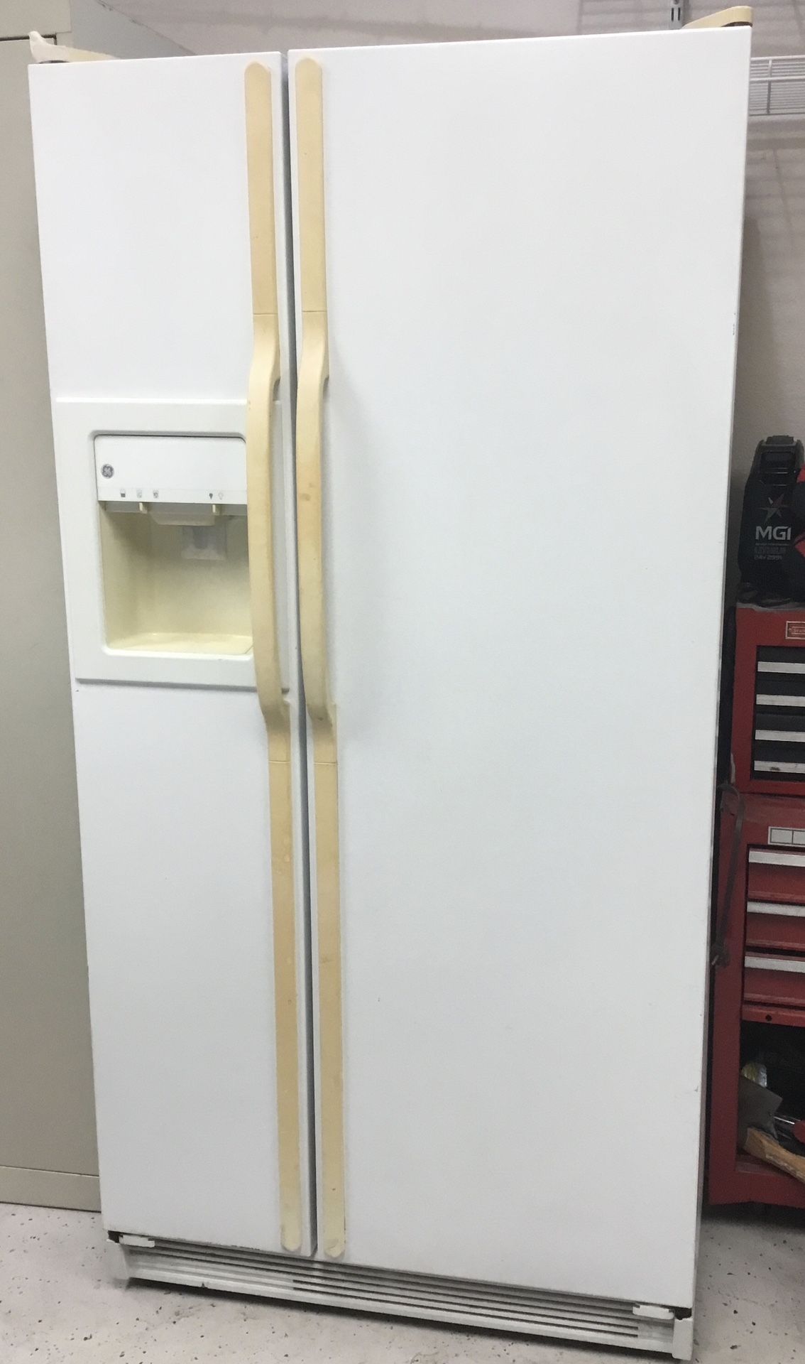 Refrigerator. Works Great 