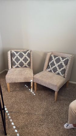 Furniture accent chairs