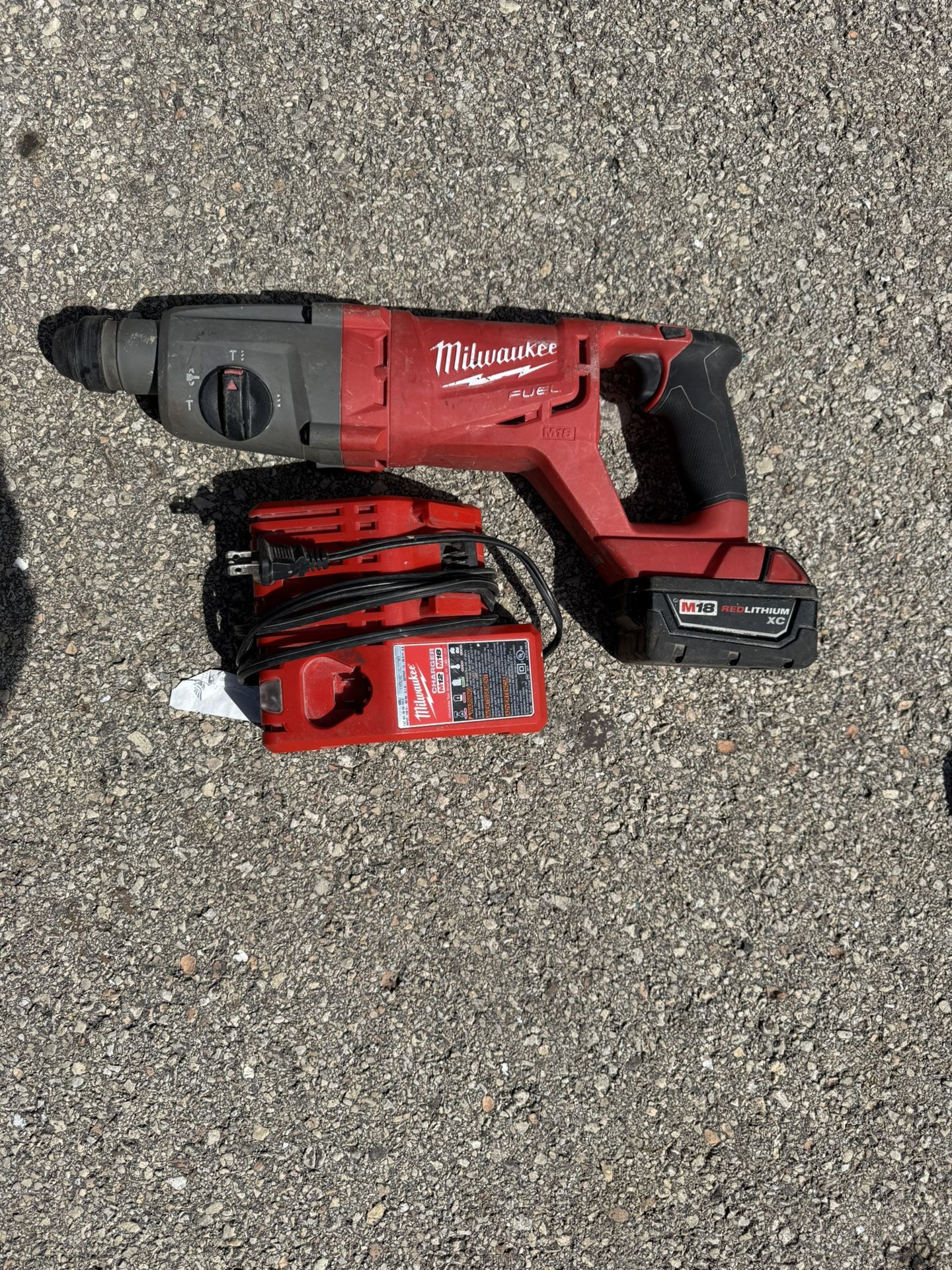 Milwaukee Hammer Drill Fuel 18 V With Battery and Charger