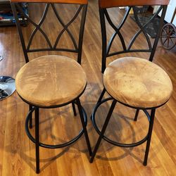 Bar Stool- Swivels
