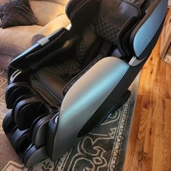 Brand New "Relaxe" Massage Chair
