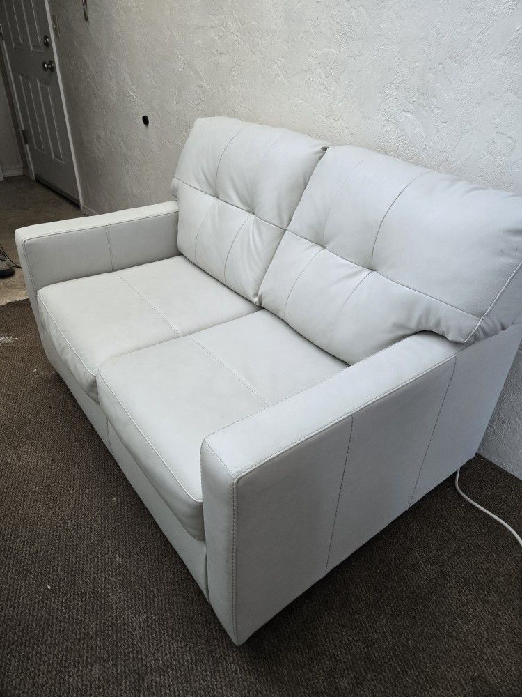 🔥 Like New Ashley Belziani Loveseat Modern & Comfy!