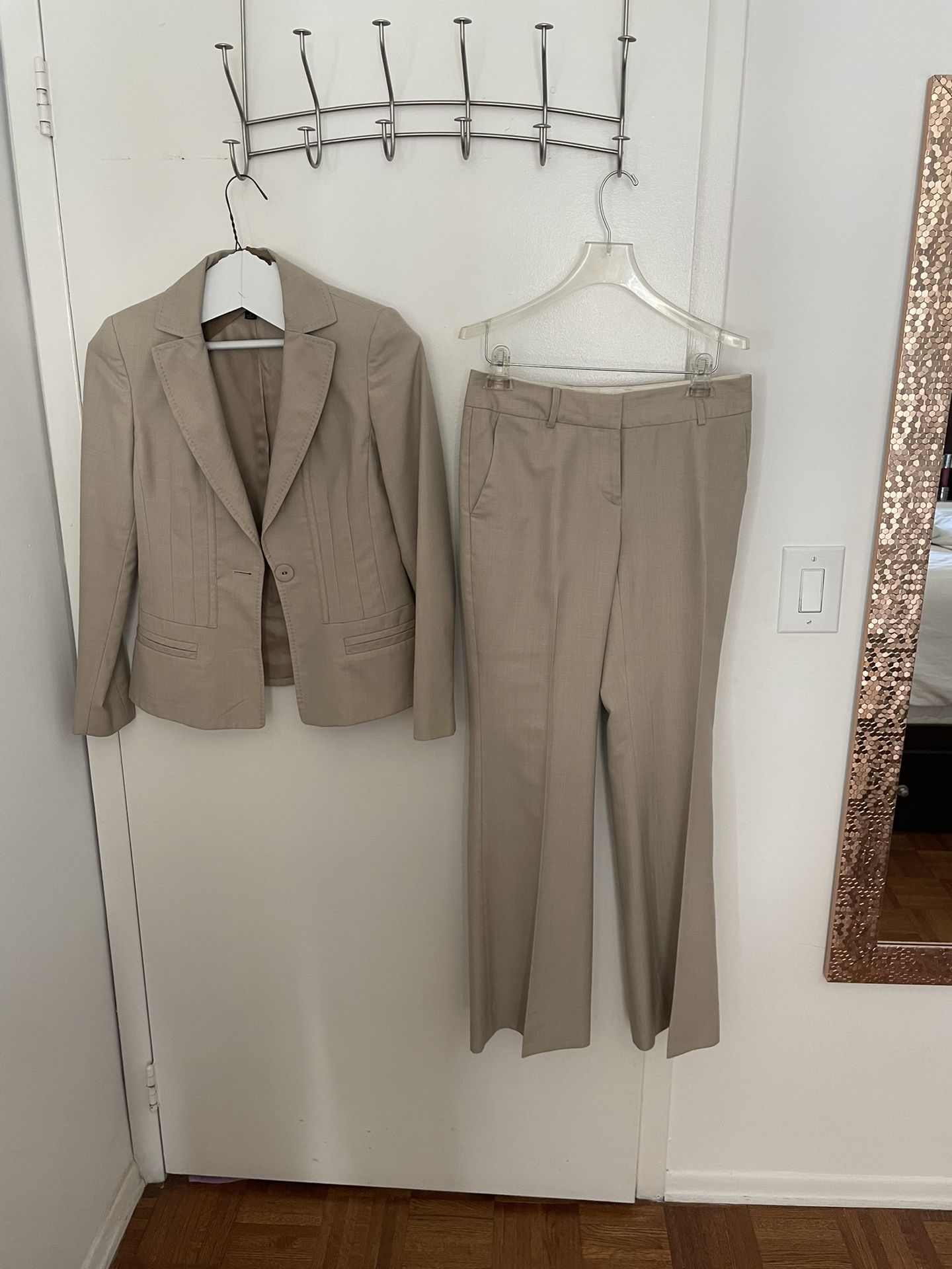 Anne Klein Women's suit - Beige - Size 2