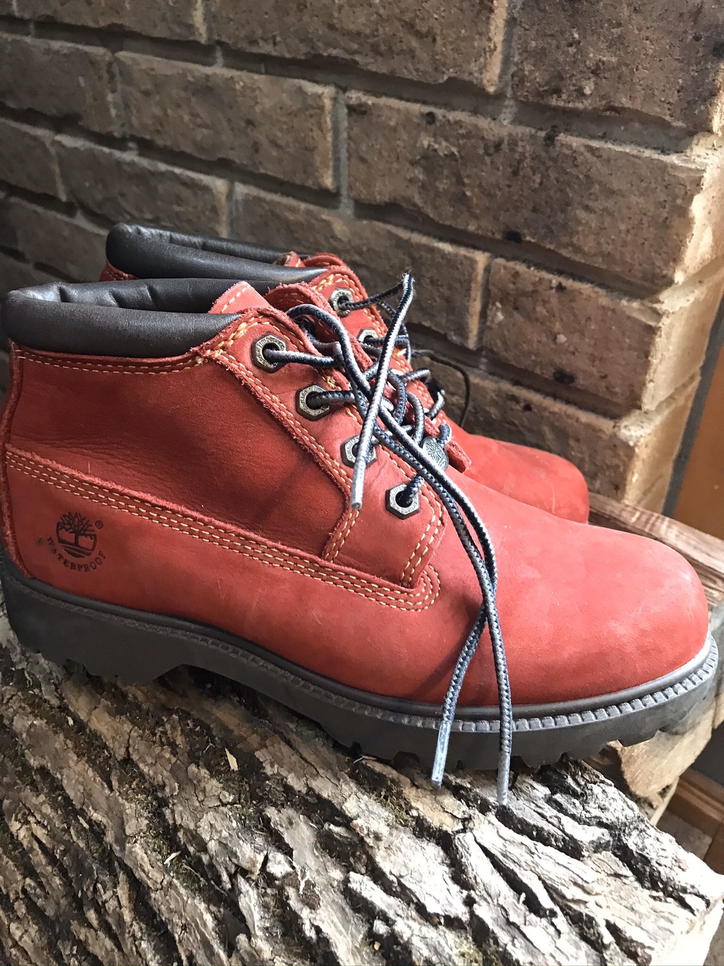 Ladies Dark Red Timberland Leather boots. Size 6.5 LIKE NEW!!