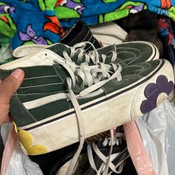 Girls Vans Size 6 Men. 7.5 Womens