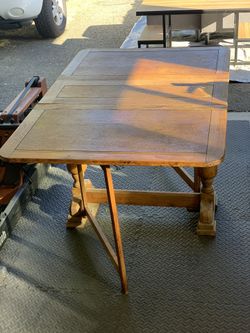 Antique solid oak dual drop leaf farmhouse table - 52.5”l x 35.5”w x 29.5”h