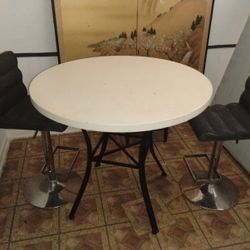 Table With 2 Barstools