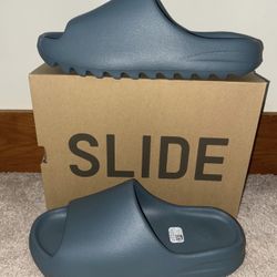 Adidas Yeezy slides slate Marine Size 8,9,10,11