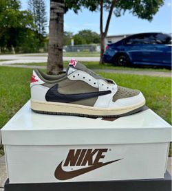 Travis Scott medium olives
