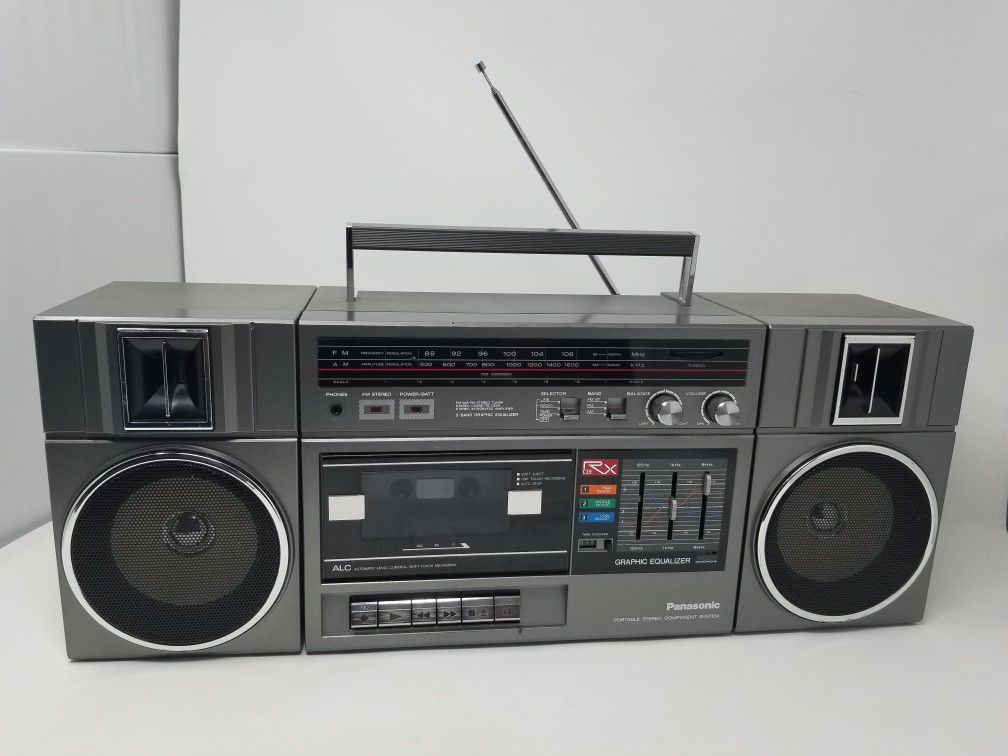 Panasonic Vintage Retro 1980's Boombox Cassette player with Detachable Speakers!