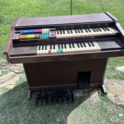 Vintage Lowrey Organ