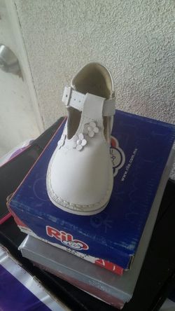 Bonitos zapatos para niña