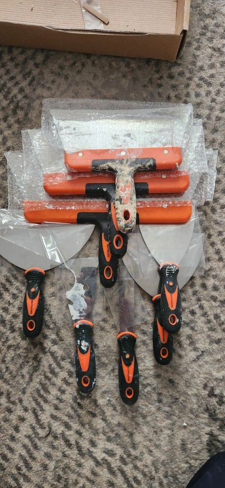 Spackle Tools ..3 Used Rest New