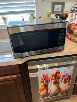 GE 950 W 1.1 cubic microwave oven