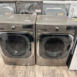 LG Mega 5.2 cubic foot washer and dryer set electric