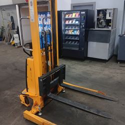 Semi Electric Straddle Stacker 