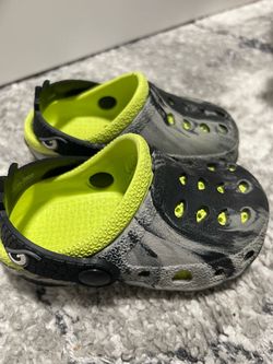 Crocs style size 6