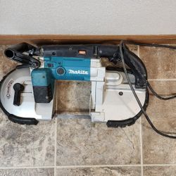 Makita 2107FZ schmeichelt
