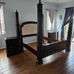 Four Poster Bedroom Set 